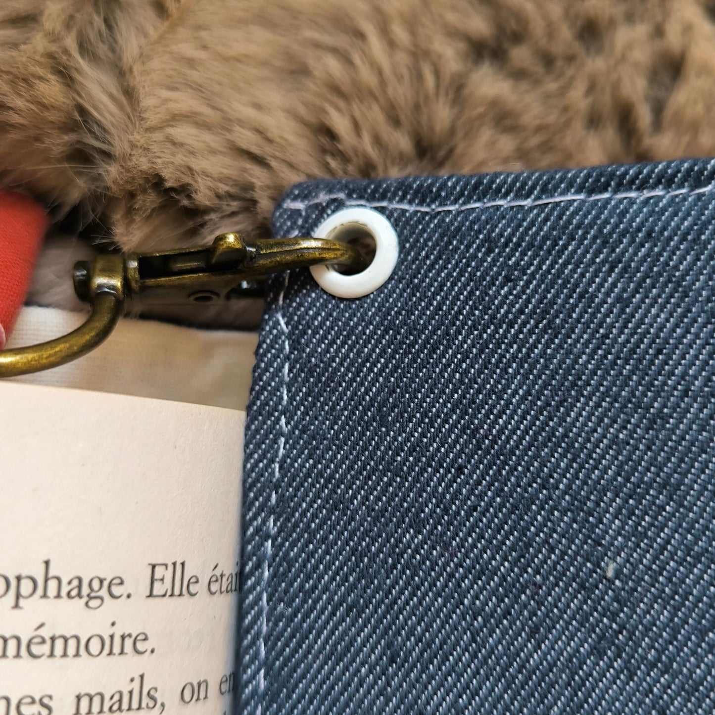 Marque-page bandoulière pour livre de poche